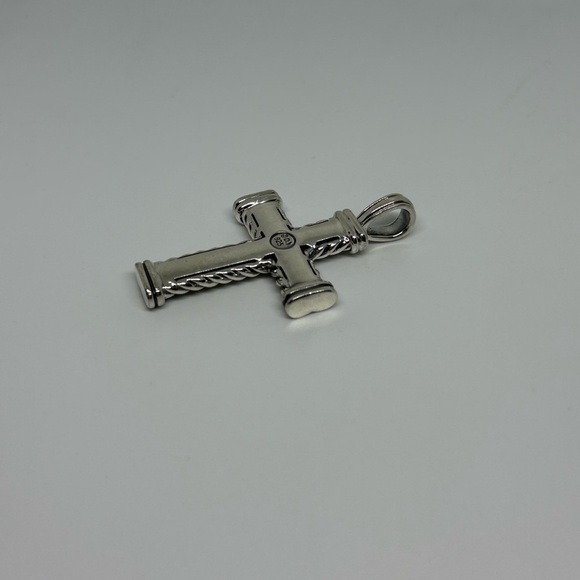David Yurman Chevron cross pendent with paved black diamonds - Picture 5 of 5